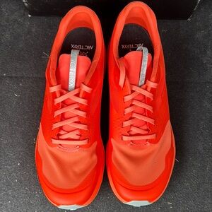 Arc’teryx Norvan LD 2 Excellent Condition Women’s Size 9